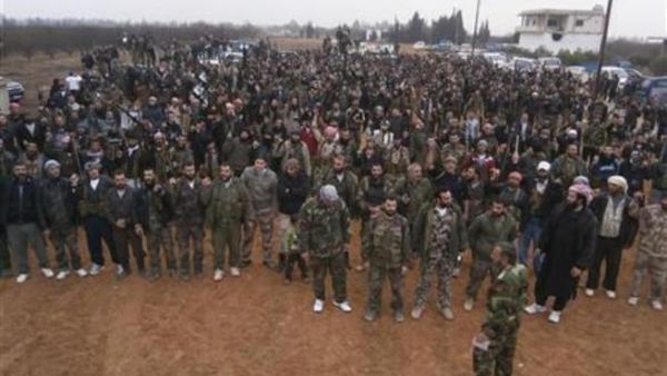 مقاتلون من الجيش السوري الحر عقب اشتباكات مع قوات موالية للاسد قرب حمص
