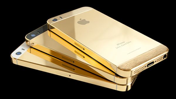 With the 'gold' iPhone 5s completely unavailable to regular consumers until sometime in October, many have turned to eBay, where 'gold' iPhones are reportedly selling for as much as $10,000(USD)