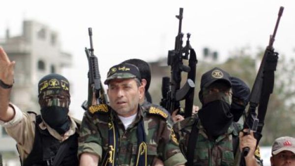 بارود ارتدى بزة عسكرية وحمل بندقية من طراز أم 16 فور وصوله الجانب الفلسطيني من معبر إيريز 
