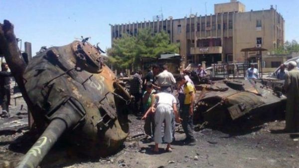 ارشيف/ دبابة للجيش السوري تم تدميرها خلال مواجهات مع المعارضة