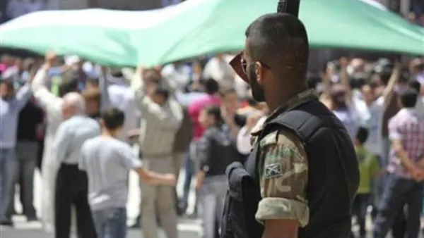 السعودية وقطر تدفعان رواتب الجيش السوري الحر

