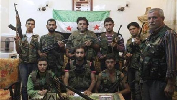 جنود من الجيش السوري الحر في ادلب
