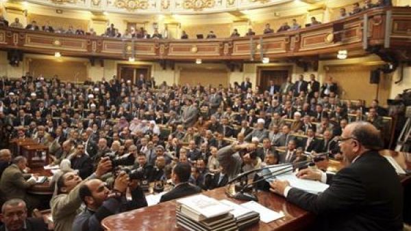 رئيس مجلس الشعب المصري سعد الكتاتني يرأس اول جلسة للبرلمان 
