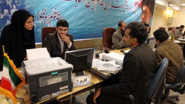 تسجيل المرشحين الايرانيين للانتخابات التشريعية المقبلة في وزارة الداخلية بطهران 
