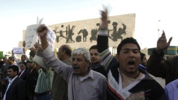 متظاهرون في بغداد