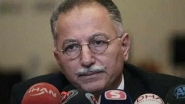 
الامين العام لمنظمة المؤتمر الاسلامي اكمل الدين احسان اوغلي