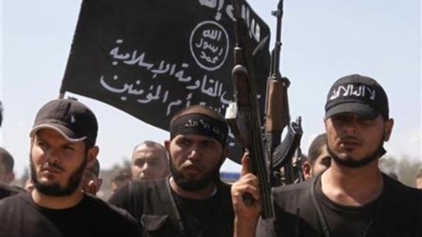 مقاتلون إسلاميون خلال جنازة زميل لهم قتل في حلب

