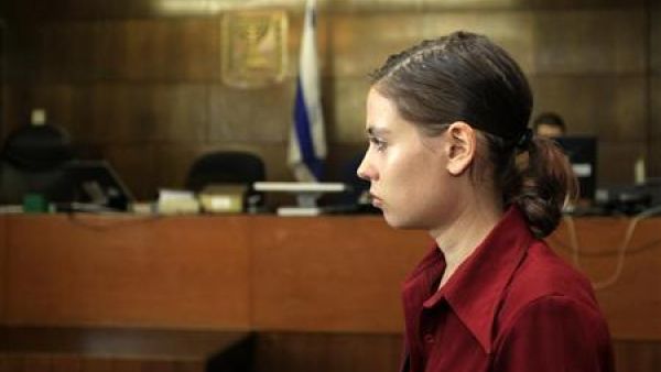 المجندة الاسرائيلية عنات كام لدى مثولها أمام محكمة في تل ابيب
