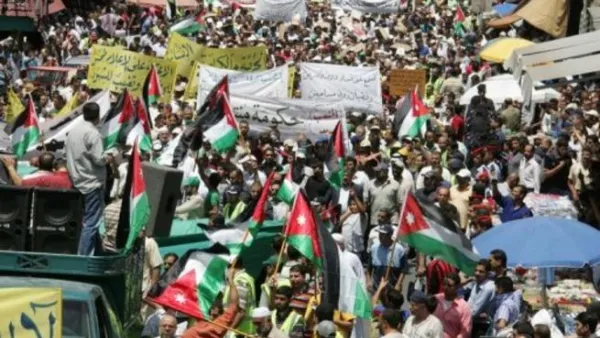 الاف الاردنيين يتظاهرون في عمان للمطالبة باصلاحات ومكافحة الفساد
