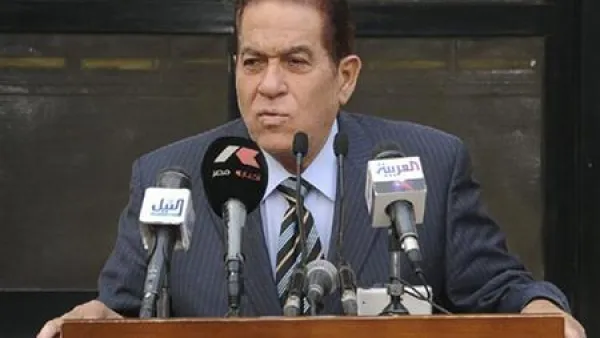 كمال الجنزوري في مؤتمر صحفي في وزارة الدفاع في القاهرة