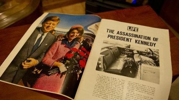 عدد مجلة لايف في كانون الاول/ديسمبر 1963 ويحمل تغطية لاغتيال جون كينيدي