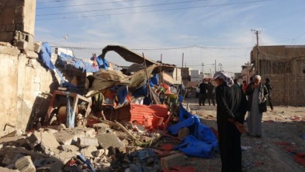Iraqi civilians inspect the damage following a car bomb attack that happened late at night in Kirkuk, north of Baghdad, on Wednesday, that killed one and wounded several. (Photo: AFP / MARWAN IBRAHIM) 