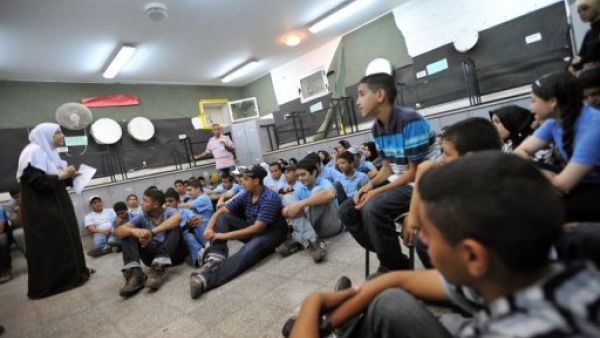 صورة من الارشيف لطلاب عرب اسرائيليون في مدرسة في قرية كفر قاسم
