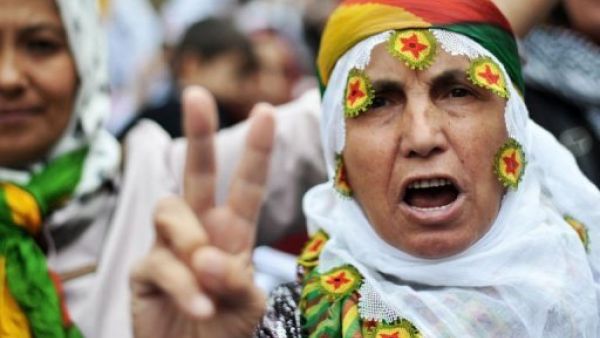 تظاهرة لنساء كرديات في اسطنبول للمطالبة بالحق في التعليم بلغتهم الام
