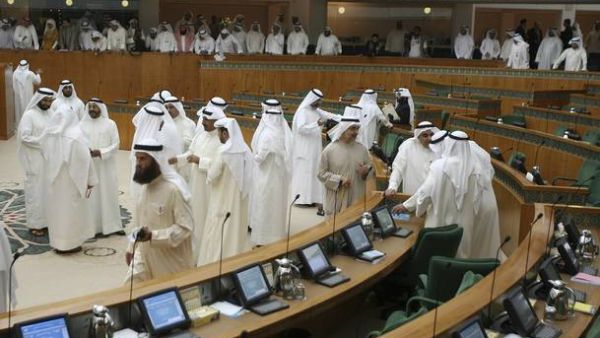 HH Amir chairs emergency meeting on parliament disorder event. Kuwait is today at the center of protesting Arabia.