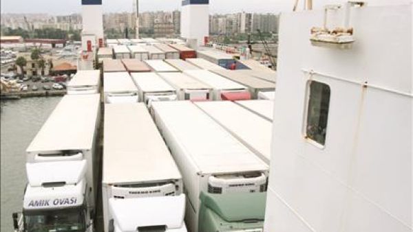 4 خطوط للتصدير بحراً تجنباً لمعوّقات البر 