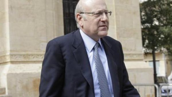 Trade unions in Lebanon have warned the country's Prime Minister, Najib Mikati, that delays in pay rises are hurting the economy