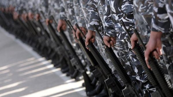 Soldiers serving as bodyguards get valuable experience running errands for politicians ... (Al Akhbar / Haitham Moussawi)