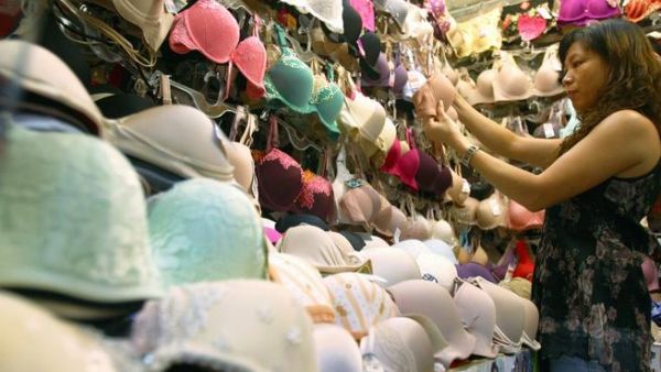 In an earlier statement Al-Tekhaifi said that jobs in more than 7,000 lingerie shops have been completely feminized. In an earlier statement Al-Tekhaifi said that jobs in more than 7,000 lingerie shops have been completely feminized.