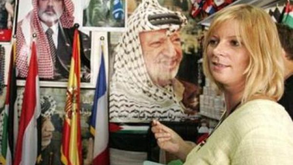 لورين تامل ان يساعد اسلامها في تغير افكار بلير