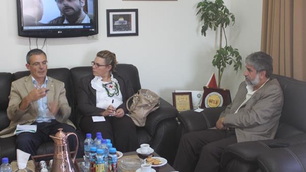 خليفة يلتقي رئيس بعثة اللجنة الدولية للصليب الأحمر ويدعوان لمضمون إعلامي انساني