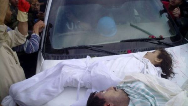 وضع جثتي رجل وفتاة على سيارة تابعة للمراقبين في حولا 
