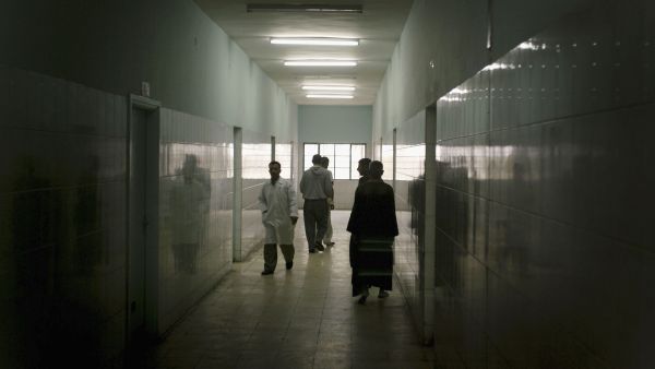 Lebanon cabinet needs serious help: psychiatric rather than traditional government advice, says opinion piece.