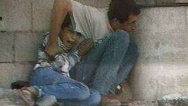 لحظة استشهاد الطفل محمد الدرة