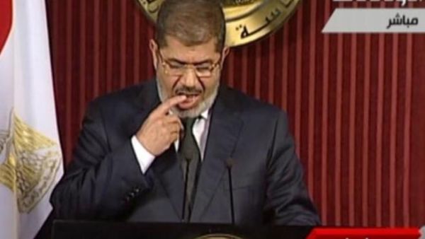 Morsi’s spontaneous “finger-licking” as he turned the pages of his speech was the center of many jokes and sarcastic comments on Twitter (Photo: Egypt’s state TV)