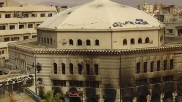 مسجد مدمر بعد قصف قوات موالية للرئيس السوري بشار الاسد على دوما بالقرب من دمشق