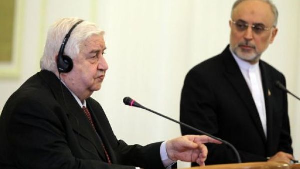 وزير الخارجية الايراني علي اكبر صالحي السبت في مؤتمر صحافي مشترك في طهران مع نظيره السوري وليد المعلم