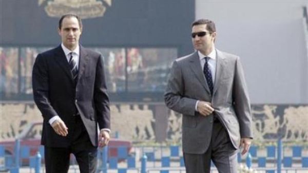 صورة ارشيفية لولدي الرئيس المصري السابق حسني مبارك علاء ( الى اليمين) وجمال
