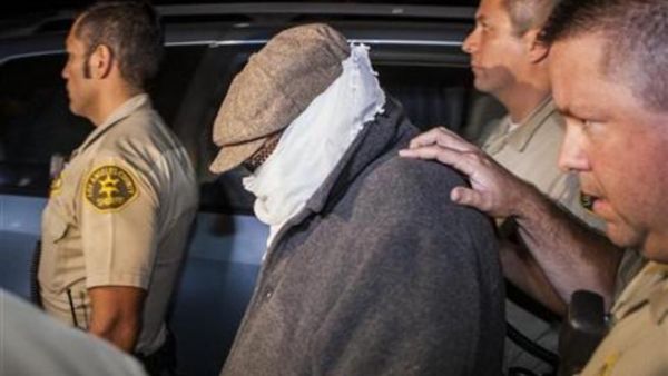 نيقولا باسيلي خلال نقله من منزله في لوس انجليس