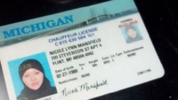 صورة عن رخصة قيادة مونيكا مانسفيلد