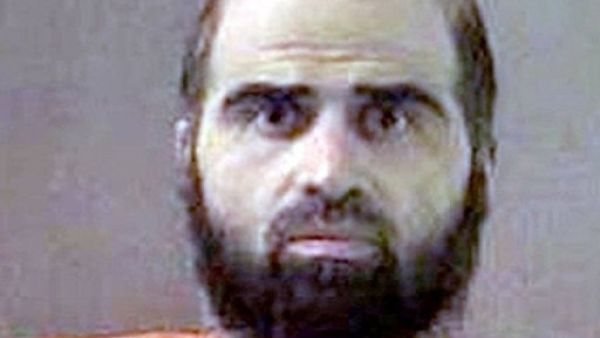 نضال حسن المتهم بقتل 13 شخصا وجرح 32 آخرين في 2009 في القاعدة العسكرية فورت هود في تكساس