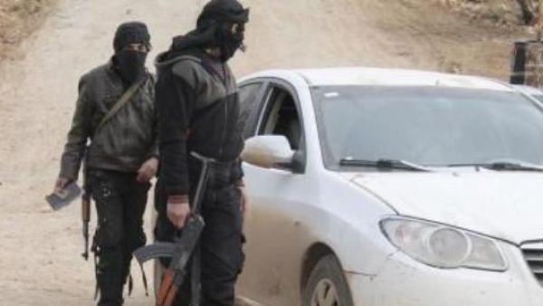 ارشيف/ حاجز اقامه عناصر من جبهة النصرة في سوريا