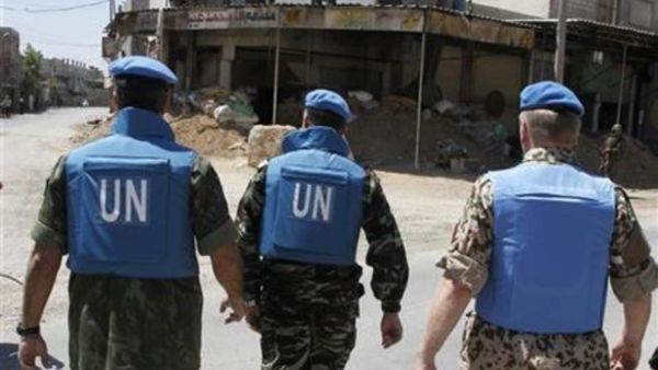 مراقبون من الامم المتحدة خلال تفقهدهم لبلدة دوما قرب دمشق  مراقبون من الامم المتحدة خلال تفقهدهم لبلدة دوما قرب دمشق