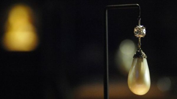 Historically, the Gulf region produced a large percentage of the world’s natural pearls before Japanese technology was introduced in the 1930s, effectively killing off traditional Gulf pearl diving.