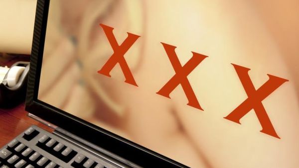 "اسلامييون متشددون يواظبون على مواقع اباحية"