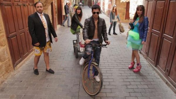 During the shooting of the video in Saida (Photo: Al-Akhbar)
