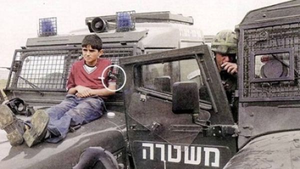 اسرائيل تعذب الاطفال وتستخدمهم دروعا بشرية