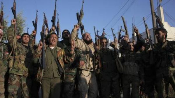جنود موالون للرئيس السوري بشار الاسد في ريف حلب
