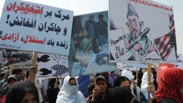 تظاهرات في افغانستان اثر قيام جنود اجانب بتدنيس المصحف