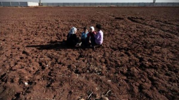 نزوح اللاجئين السوريين يزيد الضغط لاقامة منطقة عازلة 