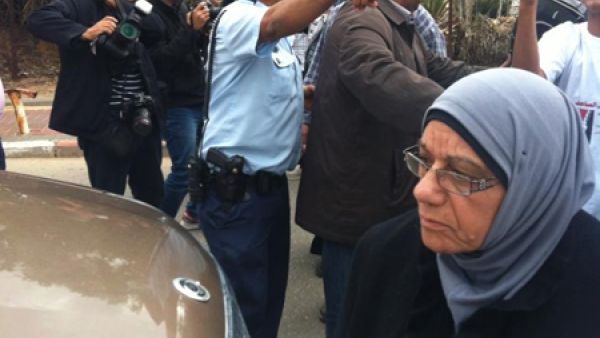 اعتداء على المتضامنين مع العيساوي 