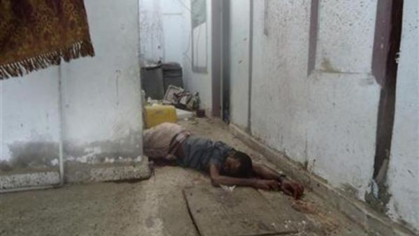 جثة رجل يشتبه في انتمائه لتنظيم القاعدة في منزل داهمته قوات الامن اليمنية في صنعاء
