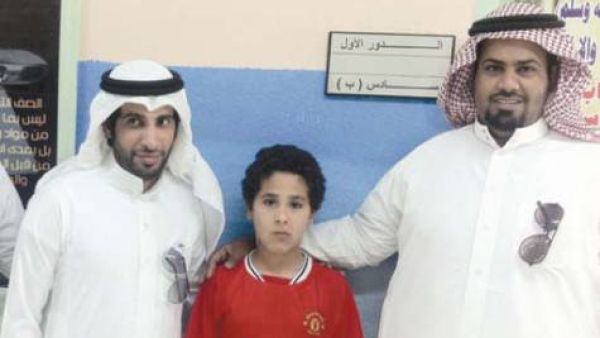 Bashar / Abdul Rahman with two of his teachers. (Photo: Al Sharq)