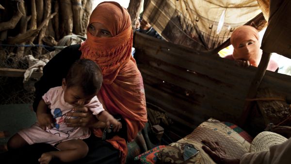 2 Yemeni women sharing a house