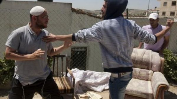 المستوطنون يوسعون هجماتهم على الفلسطينيين  