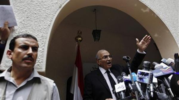 المرشح الرئاسي احمد شفيق في مؤتمر صحفي في القاهرة
